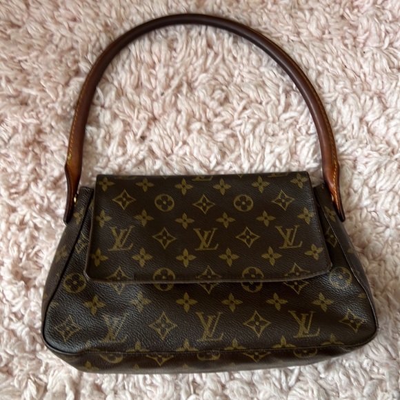 Louis Vuitton Bag - Picture 13 of 17